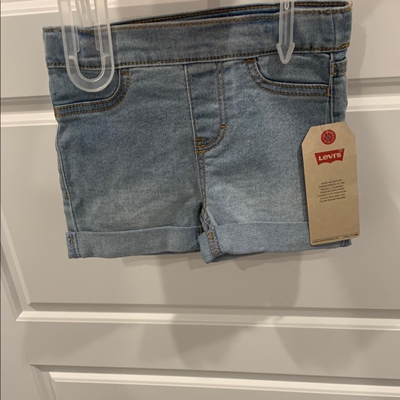 Levi's Girls Two Piece Short Sleeve Tee with shorts - Picture 8 of 8